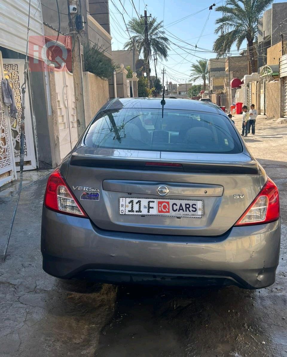 نيسان فيرسا